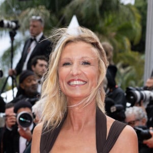 Une différence de taille par rapport à son look capillaire habituel mais un changement qui fait sûrement du bien au moral !
Alexandra Lamy - Montée des marches du film " Le deuxième acte " pour la cérémonie d'ouverture du 77ème Festival International du Film de Cannes, au Palais des Festivals à Cannes. Le 14 mai 2024 © Olivier Borde / Bestimage