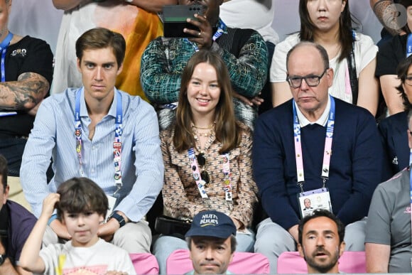 Depuis 2017, elle file le parfait amour avec Ben-Sylvester Strautmann. 
Ben-Sylvester Strautmann, Alexandra de Hanovre et le prince Albert de Monaco lors d'une épreuve des Jeux Olympiques de Paris le 9 août 2024.