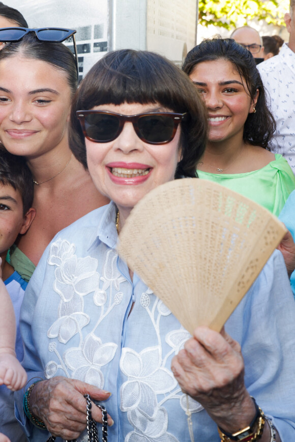 Mireille Mathieu lors de l'inauguration de l'exposition Paris Match "Paris Match et les stars, des célébrités en toute liberté" à Saint-Tropez le 8 août 2023. © Jack Tribeca / Bestimage 