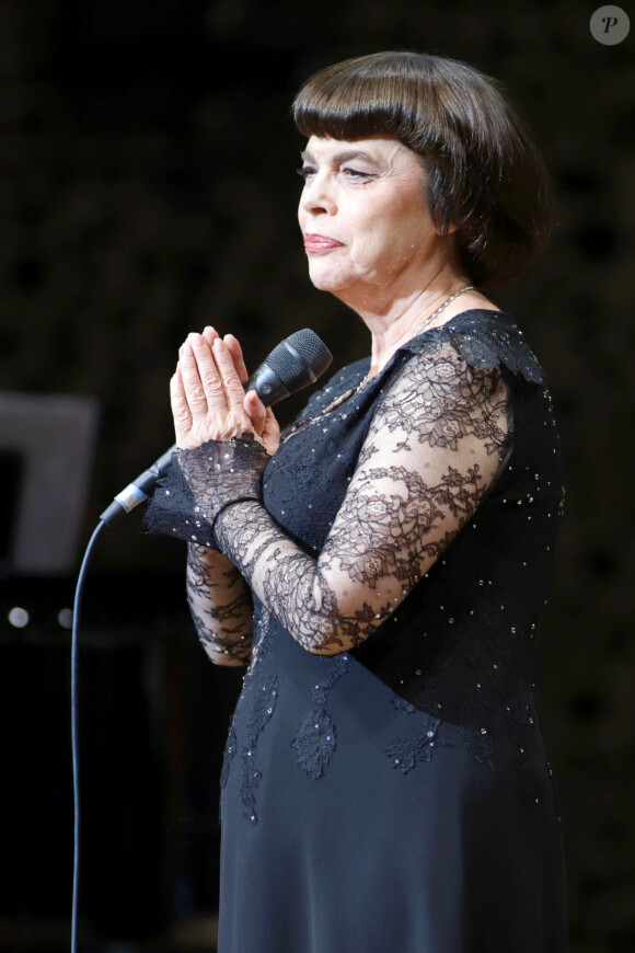 Mireille Mathieu en concert à la Philharmonie de l'Elbe à Hambourg. Le 22 avril 2018