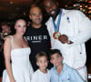 Vendredi 2 août 2024, une soirée a été organisée en son honneur au restaurant Podium
Exclusif - Tony Parker avec sa compagne Agathe Teyssier et ses enfants Josh et Liam, Teddy Riner - Teddy Riner fête son titre de champion Olympique de judo +100KG au restaurant "Podium" du groupe (Les bistrots Pas Parisiens) à Paris le 2 aout 2024. © Rachid Bellak/Bestimage