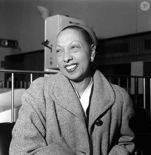 Remonté, le fils de Joséphine Baker a pris la décision de porter plainte contre les organisateurs de la cérémonie d'ouverture des Jeux Olympiques de Paris 2024
Archive - Joséphine Baker, danseuse, chanteuse et actrice française d'origine américaine arrive à l'aéroport Heathrow de Londres, Royaume Uni, le 12 mai 1958. 