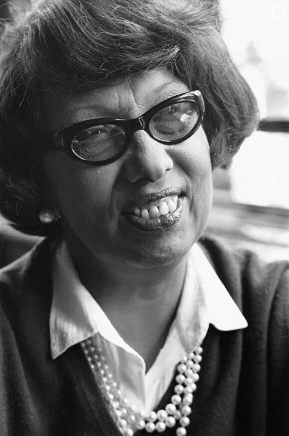 Archive - Joséphine Baker, danseuse, chanteuse et actrice française d'origine américaine, donne une conférence de presse à l'aéroport Heathrow de Londres. Royaume Uni, le 12 juin 1967 