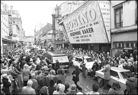 Cortège funéraire de Joséphine Baker en 1975.