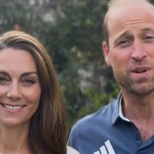 La tenue de Kate Middleton a fait réagir les internautes : sa marinière ressemble à celle qu'elle portait lors d'une autre déclaration
Kate et William remercient les sportifs britanniques suite aux JO de Paris 2024