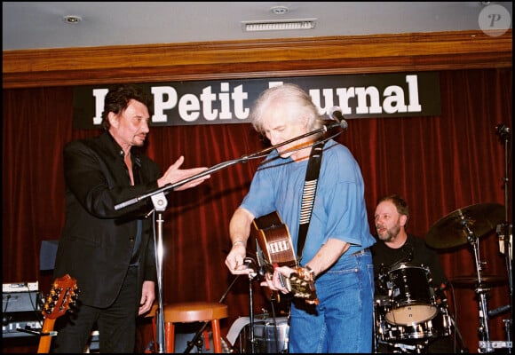 Johnny hallyday et Hugues Aufray sur la scène du Petit Journal