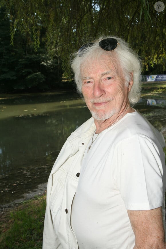 Hugues Aufray lors de la séance de dédicace annuelle "Foret Des Livres" à Chanceaux-Pres-Loches, près de Tours, France, le 28 août 2022. Photo par JLPPA/ABACAPRESS.COM