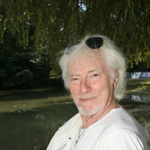 Hugues Aufray lors de la séance de dédicace annuelle "Foret Des Livres" à Chanceaux-Pres-Loches, près de Tours, France, le 28 août 2022. Photo par JLPPA/ABACAPRESS.COM