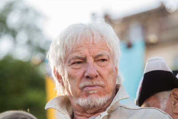 Hugues Aufray fête aujourd'hui ses 95 ans.Hugues Aufray lors du " Ban des Vendanges " organisé à la Vigne du Clos Montmartre à Paris, France Photo par Nasser Berzane/ABACAPRESS.COM