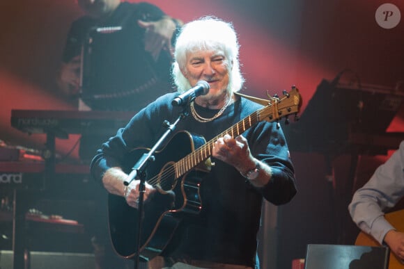 Désormais qu'il a tout réglé, le chanteur peut entamer son tour de chant automnal avec sérénité.Hugues Aufray lors du concert des Coccinelles au Casino de Paris au profit de l'A.N.R, Association Neurofibromatoses et Recklinghausen a Paris, France le 04 Novembre 2018. Photo by Nasser Berzane/ABACAPRESS.COM