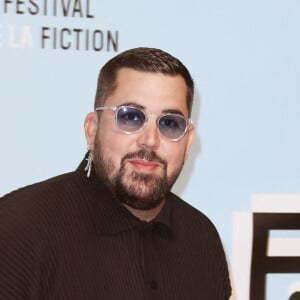 Artus (Victor-Artus Solaro) au photocall de la cérémonie de clôture de la 24ème édition du Festival de la Fiction TV de La Rochelle, France, le 17 septembre 2022. © Patrick Bernard/Bestimage 