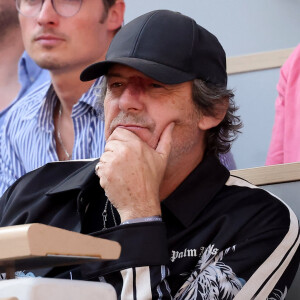 Le couple de Jean-Luc Reichmann en pleine discorde
Jean-Luc Reichmann - Célébrités dans les tribunes des Internationaux de France de tennis de Roland Garros. © Jacovides-Moreau/Bestimage