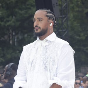 Comme à son habitude, le télé-crochet débutera par la traditionnelle épreuve des auditions à l'aveugle
Slimane lors du dernier relais de La Flamme Olympiques avant la cérémonie d'ouverture des Jeux Olympiques (JO) de Paris 2024 à Saint-Denis, Seine Saint-Denis, France, le 26 juillet 2024. © Melloul-Tribeca/Bestimage