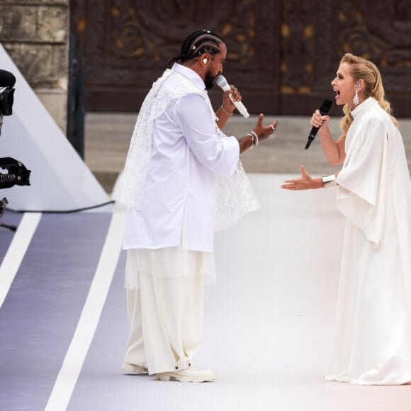 Slimane et Lara Fabian en showcase à la Basilique de Saint-Denis lors des Jeux Olympiques de Paris2024 (JO), le 26 juillet 2024. © Jeremy Melloul - Jack Tribeca /Bestimage 