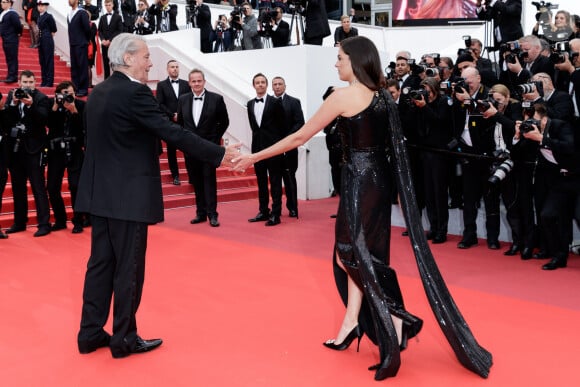 Alain Delon (avec un badge Paris Match d'une ancienne couverture du magazine titrant "Alain Delon, mes deux amours, Rosalie et Anouchka) et sa fille Anouchka Delon (Robe Elie Saab) - Montée des marches du film "A Hidden Life" lors du 72ème Festival International du Film de Cannes. Le 19 mai 2019 © Jacovides-Moreau / Bestimage 