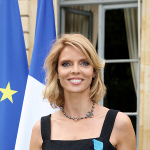 Exclusif - Sylvie Tellier - La présidente de l'association "Les Bonnes Fées", l'ancienne directrice générale d'un concours national de beauté et Miss France 2022, Sylvie Tellier décorée des l'insignes de chevalier de l'ordre national du Mérite par la secrétaire d'Etat, chargée de l'Économie sociale et solidaire et de la Vie associative dans les jardins de l'hôtel Matignon à Paris, France, le 26 juin 2023.