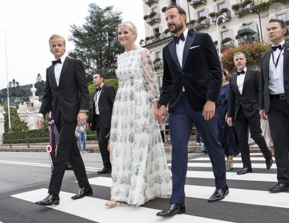 Marius Borg Høiby avec la Princesse Mette-Marit, le Prince Haakon de Norvège quittent l'Hôtel des Iles Borromées pour rejoindre le château Rocca Angera où ils assisteront à la fête d'après-mariage de Beatrice Borromeo et Pierre Casiraghi, Stresa le 1er août 2015. Photo par ABACAPRESS.COM