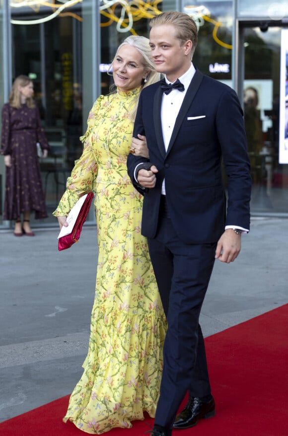 La princesse Mette Marit de Norvège et son fils Marius Borg Høiby - La princesse Ingrid Alexandra de Norvège fête ses 18 ans lors d'un dîner de gala offert par le gouvernement à la bibliothèque nationale de Oslo le 16 juin 2022.