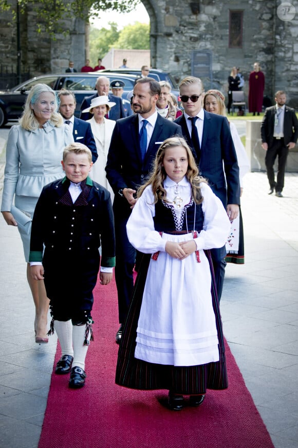 Le prince Haakon, la princesse Mette-Marit, leurs enfants la princesse Ingrid Alexandra, le prince Sverre Magnus, Marius Borg Hoiby - La famille royale de Norvège lors du jubilé des 25 ans de règne du roi Harald de Norvège à Trondheim, le 23 juin 2016. 