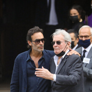 Il a succombé à un lymphome à progression lente à l'âge de 88 ans
Alain Delon et son fils Anthony - Obsèques de Jean-Paul Belmondo en l'église Saint-Germain-des-Prés, à Paris le 10 septembre 2021. © Dominique Jacovides / Bestimage