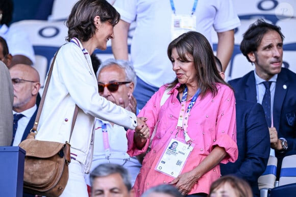 Amélie Oudéa-Castéra, ministre des Sports et des Jeux olympiques et paralympiques, et Anne Hidalgo, maire de Paris en tribunes pendant l'épreuve finale de football opposant la France à l'Espagne lors des Jeux Olympiques de Paris 2024 (JO) au Parc des Princes, à Paris, France, le 9 août 2024. © Jacovides-Perusseau/Bestimage