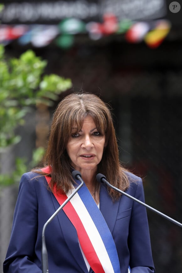 Hommage aux victimes de l'attentat de la rue des Rosiers - La maire de Paris Anne Hidalgo sur le site de l'attentat dit "de la rue des Rosiers" avant une cérémonie marquant le 42ème anniversaire de l'attentat à Paris, France, le 9 août 2024. © Stéphane Lemouton/Bestimage