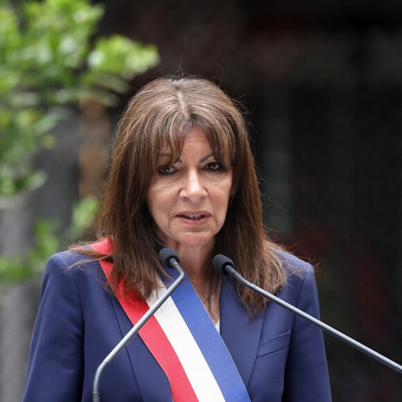 Hommage aux victimes de l'attentat de la rue des Rosiers - La maire de Paris Anne Hidalgo sur le site de l'attentat dit "de la rue des Rosiers" avant une cérémonie marquant le 42ème anniversaire de l'attentat à Paris, France, le 9 août 2024. © Stéphane Lemouton/Bestimage