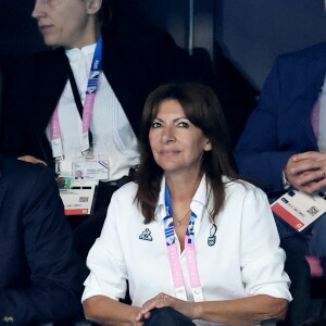 Anne Hidalgo - Célébrités assistent à la victoire de Léon Marchand qui devient champion Olympique sur 400 m 4 nages lors des Jeux Olympiques de Paris 2024 (JO) à Paris La Defense Arena à Nanterre le 28 juillet 2024. © Dominique Jacovides-Pierre Perusseau/Bestimage