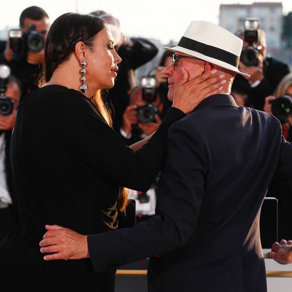Karla Sofía Gascón a attiré beaucoup l'attention pour sa performance et le fait qu'elle soit transgenre
Karla Sofia Gascon (Prix d'interprétation féminine pour " Emilia Perez " - Palme collective : S.Gomez, Z.Saldana, A.Paz), Jacques Audiard (Prix du jury pour " Emilia Perez ") - Photocall des palmes lors du 77ème Festival International du Film de Cannes au Palais des Festivals à Cannes. Le 25 mai 2024 © Christophe Clovis / Bestimage