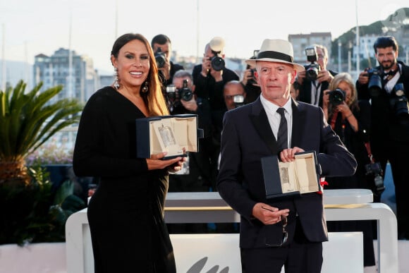 Des doutes envolés grâce à l'actrice espagnole et la qualité de son jeu
Karla Sofia Gascon (Prix d’interprétation féminine pour « Emilia Perez » - Palme collective : S.Gomez, Z.Saldana, A.Paz), Jacques Audiard (Prix du jury pour « Emilia Perez ») - Photocall des palmes lors du 77ème Festival International du Film de Cannes au Palais des Festivals à Cannes. Le 25 mai 2024 © Christophe Clovis / Bestimage