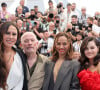 et celui de l'interprétation féminine, collectivement pour ses trois actrices, Zoe Saldana, Selena Gomez et Karla Sofía Gascón.
Karla Sofía Gascón, Jacques Audiard, Zoe Saldana et Selena Gomez - Photocall du film "Emilia Perez" lors du 77ème Festival International du Film de Cannes le 19 mai 2024. © Jacovides / Moreau / Bestimage