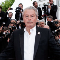 Alain Delon "condamné à la solitude", pourquoi il aimait tant se retrouver seul chez lui à Douchy