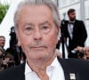 En 2019, Alain Delon avait reçu une Palme d'honneur pour l'ensemble de sa carrière au Festival de Cannes
Alain Delon (avec un badge Paris Match d'une ancienne couverture du magazine titrant "Alain Delon, mes deux amours, Rosalie et Anouchka) - Montée des marches du film "A Hidden Life" lors du 72ème Festival International du Film de Cannes. Le 19 mai 2019 © Jacovides-Moreau / Bestimage