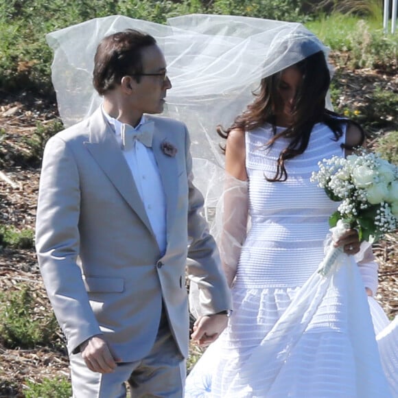 Car selon lui, la dernière femme de Jean-Luc, Anissa Khelifi a cherché à l'isoler de sa famille.
Mariage de Jean-Luc Delarue et Anissa Khelifi à Belle-Ile-en-mer le 12 mai 2012.