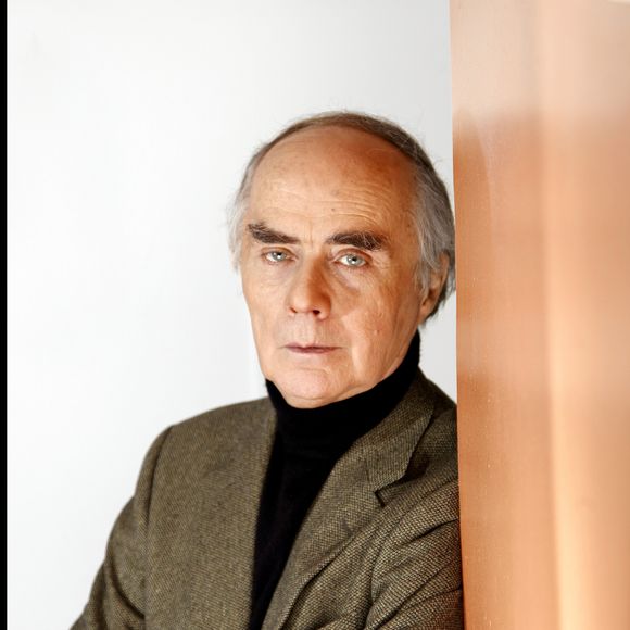 Il se souvient notamment d'un moment traumatisant, lorsqu'on lui a caché son enterrement...
Jean-Claude Delarue