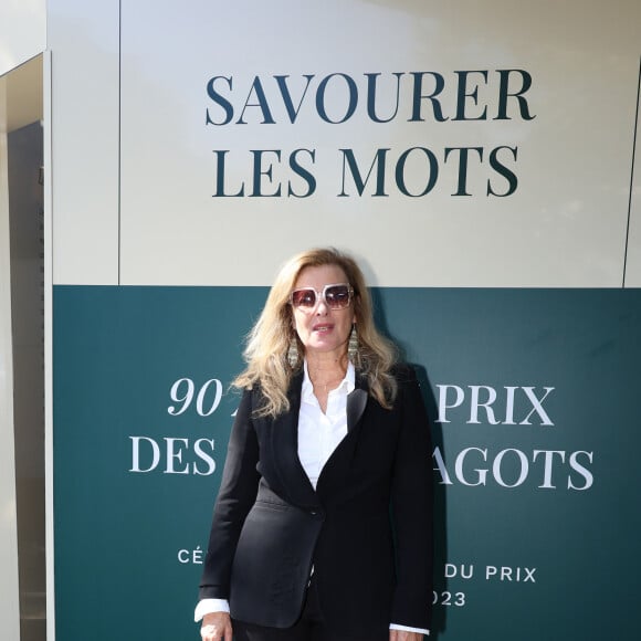 Semi-Exclusif - Valerie Trierweiler lors de la 90ème édition au café Les Deux Magots, le 25 septembre 2023 à Paris. G.Boley est le lauréat de cette année pour son livre "A ma soeur et unique" (Ed. Grasset). © Denis Guigenbourg / Bestimage