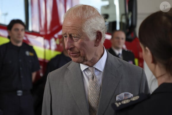 Le roi Charles III rencontre des représentants des services d'urgence de Merseyside et des groupes communautaires locaux à la caserne de pompiers de Southport, à la suite de l'attaque au couteau du 29 juillet dans la ville, au cours de laquelle trois jeunes filles ont été tuées. Southport, Royaume-Uni, le mardi 20 août 2024. Photo par Scott Heppell/PA Wire/ABACAPRESS.COM