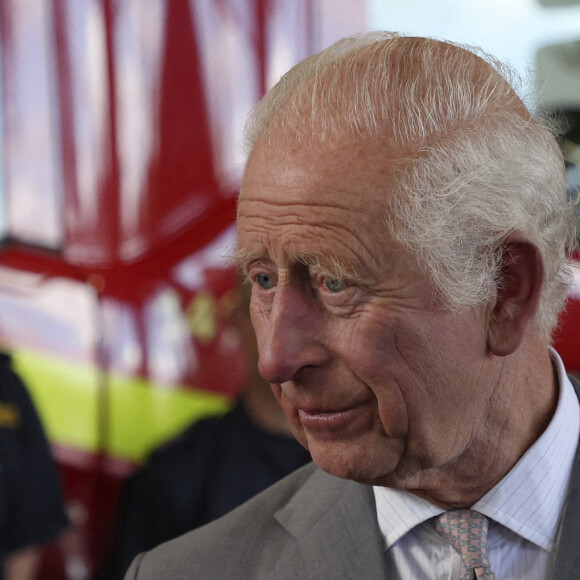 Le roi Charles III rencontre des représentants des services d'urgence de Merseyside et des groupes communautaires locaux à la caserne de pompiers de Southport, à la suite de l'attaque au couteau du 29 juillet dans la ville, au cours de laquelle trois jeunes filles ont été tuées. Southport, Royaume-Uni, le mardi 20 août 2024. Photo par Scott Heppell/PA Wire/ABACAPRESS.COM