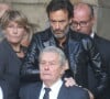 Les obsèques d'Alain Delon ont eu lieu samedi et l'émotion était grande à Douchy.
Alain Delon, Anthony Delon, le fils de Pascal Desprez - Sorties des obsèques de Mireille Darc en l'église Saint-Sulpice à Paris.