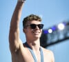 Et voilà que Léon Marchand a reçu un magnifique cadeau de la part d'une célèbre marque de voiture
Le médaillé d'or français en natation Léon Marchand arrive alors que les fans accueillent les champions au Parc des Champions au Trocadéro, pendant les Jeux Olympiques de Paris 2024, le 6 août 2024. Photo par Firas Abdullah/ABACAPRESS.COM