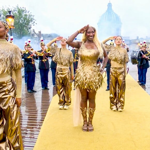 Aya Nakamura chante lors de la cérémonie d'ouverture des Jeux Olympiques (JO) de Paris 2024, à Paris, France, le 26 juillet 2024. 