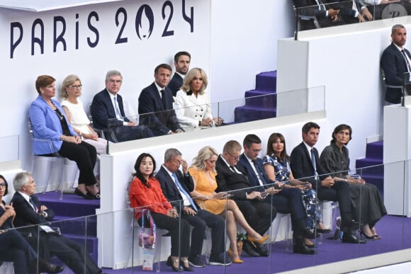 Thomas Bach, Président du Comité international olympique, le president Emmanuel Macron, Brigitte Macron, Tony Estanguet, président de Paris 2024, Anne Hidalgo, maire de Paris, le premier ministre Gabriel Attal, Amélie Oudéa-Castéra, ministre des sports lors de la cérémonie de clôture des Jeux Olympiques de Paris 2024 au stade de France à Saint-Denis, le 11 août 2024. © Michael Baucher / Panoramic / Bestimage 