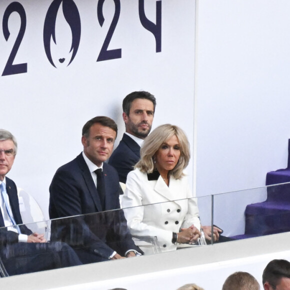 Thomas Bach, Président du Comité international olympique, le president Emmanuel Macron, Brigitte Macron, Tony Estanguet, président de Paris 2024, Anne Hidalgo, maire de Paris, le premier ministre Gabriel Attal, Amélie Oudéa-Castéra, ministre des sports lors de la cérémonie de clôture des Jeux Olympiques de Paris 2024 au stade de France à Saint-Denis, le 11 août 2024. © Michael Baucher / Panoramic / Bestimage 