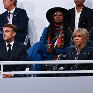 Si Aya Nakamura a bel et bien rencontré le couple Macron à l'Elysée, le président de la République l'a notamment interrogée sur ses goûts musicaux sans en faire davantage !
Cérémonie d'ouverture des Jeux Olympiques (JO) de Paris 2024 le 26 juillet 2024 - le président Emmanuel Macron et son épouse Brigitte Macron assistent à la cérémonie d'ouverture des Jeux Olympiques 2024 le 26 juillet 2024 à Paris, France.