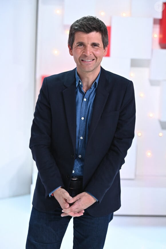 Félicitant ainsi son successeur et lui souhaitant bonne chance pour la suite.
Exclusif - Thomas Sotto - Enregistrement de l'émission "Vivement Dimanche", présentée par M.Drucker et diffusée le 17 octobre sur France 2 © Guillaume Gaffiot / Bestimage