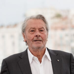 Photocall de la Palme d’or d’honneur à Alain Delon lors du 72ème Festival International du film de Cannes. Le 19 mai 2019 © Jacovides-Moreau / Bestimage