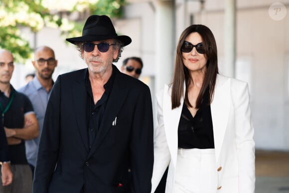 Monica Bellucci et son compagnon Tim Burton arrivent au Lido lors du 81ème Festival International du Film de Venise (Mostra), le 27 août 2024. Le film "Beetlejuice Beetlejuice" sera projeté lors de la cérémonie d'ouverture. © Tiziano Da Silva / Bestimage