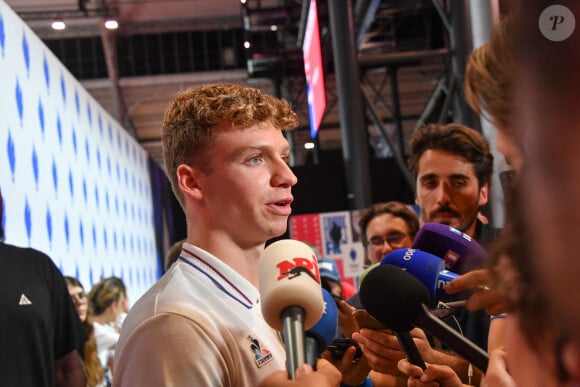 Léon Marchand - L'équipe de France de natation acclamée au club France lors des Jeux Olympiques de Paris2024 (JO) le 5 aout 2024.