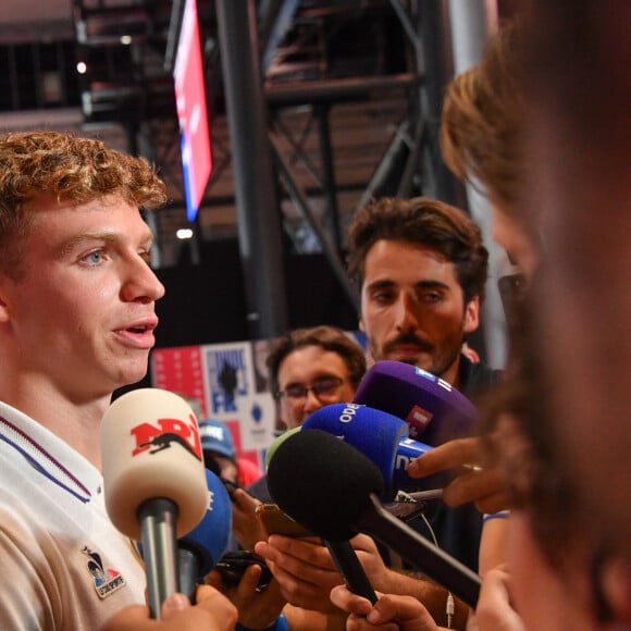 Léon Marchand - L'équipe de France de natation acclamée au club France lors des Jeux Olympiques de Paris2024 (JO) le 5 aout 2024.