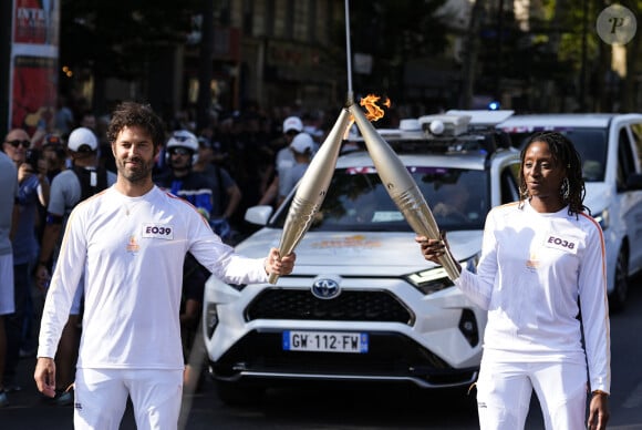 L'histoire se répète donc
Benjamin Millepied et Diana GANDEGA lors du relais de la Flamme Paralympique pour Paris2024, Paris, France. © Gervot / Panoramic / Bestimage 